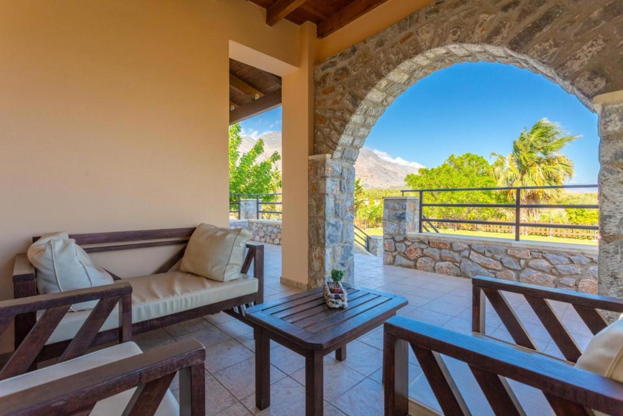 פראנגוקאסטלון Spiros Beach Villa מראה חיצוני תמונה