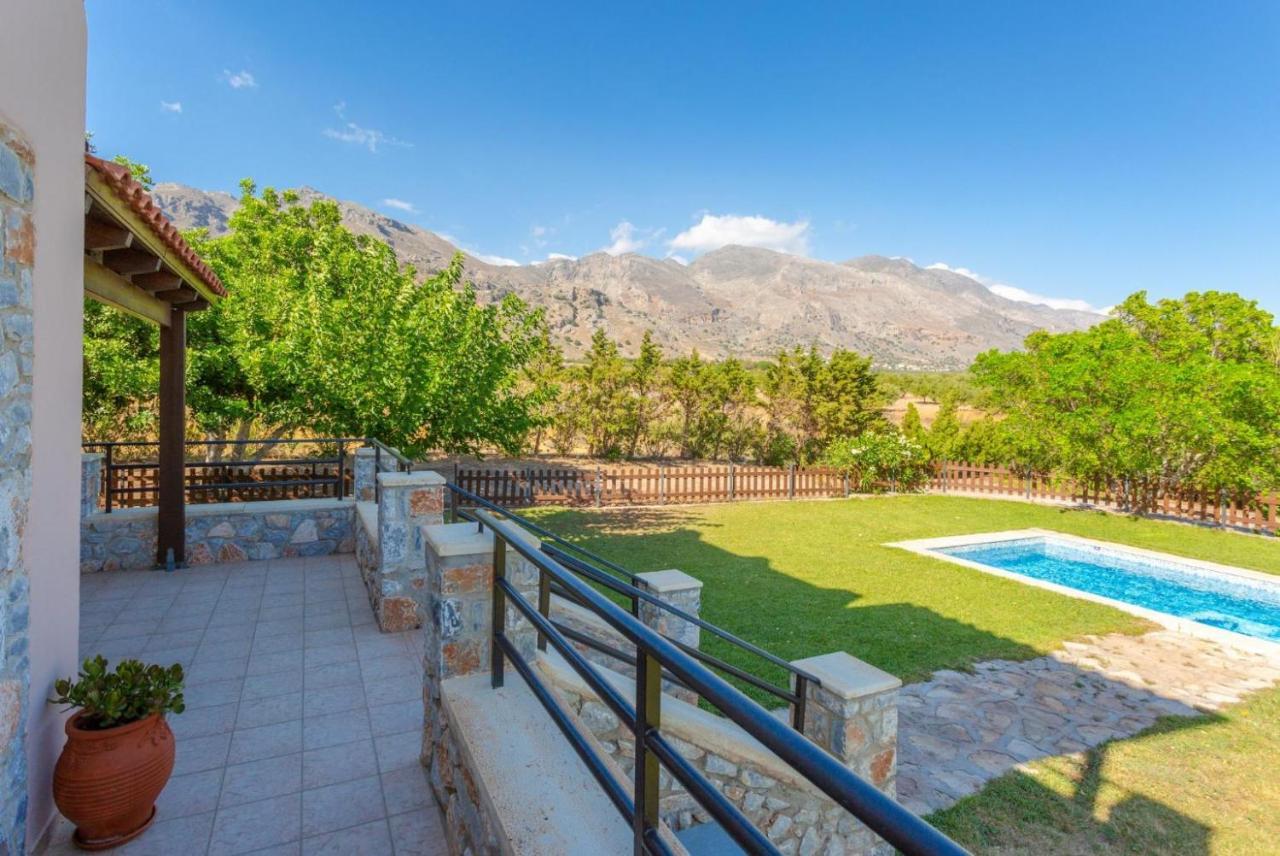 פראנגוקאסטלון Spiros Beach Villa מראה חיצוני תמונה