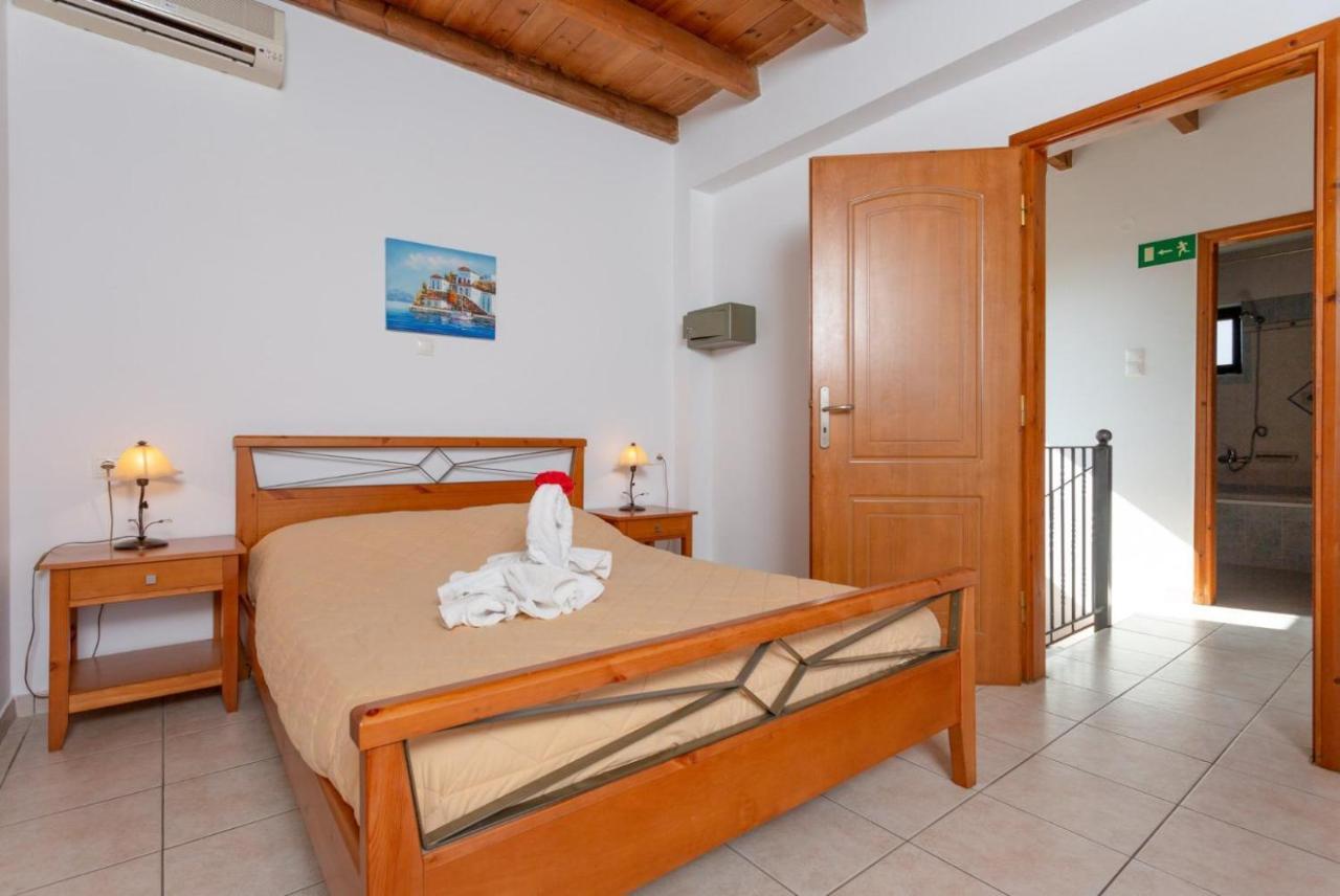 פראנגוקאסטלון Spiros Beach Villa מראה חיצוני תמונה
