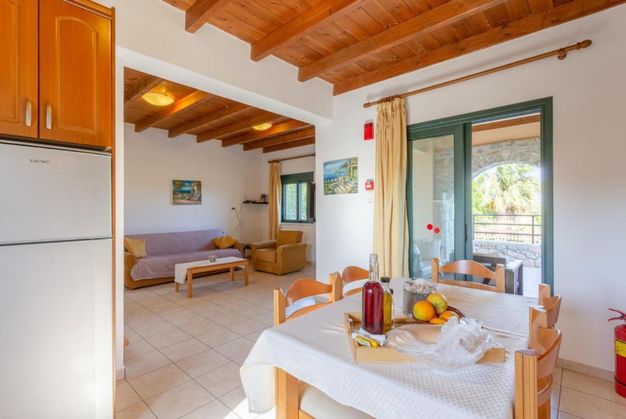 פראנגוקאסטלון Spiros Beach Villa מראה חיצוני תמונה